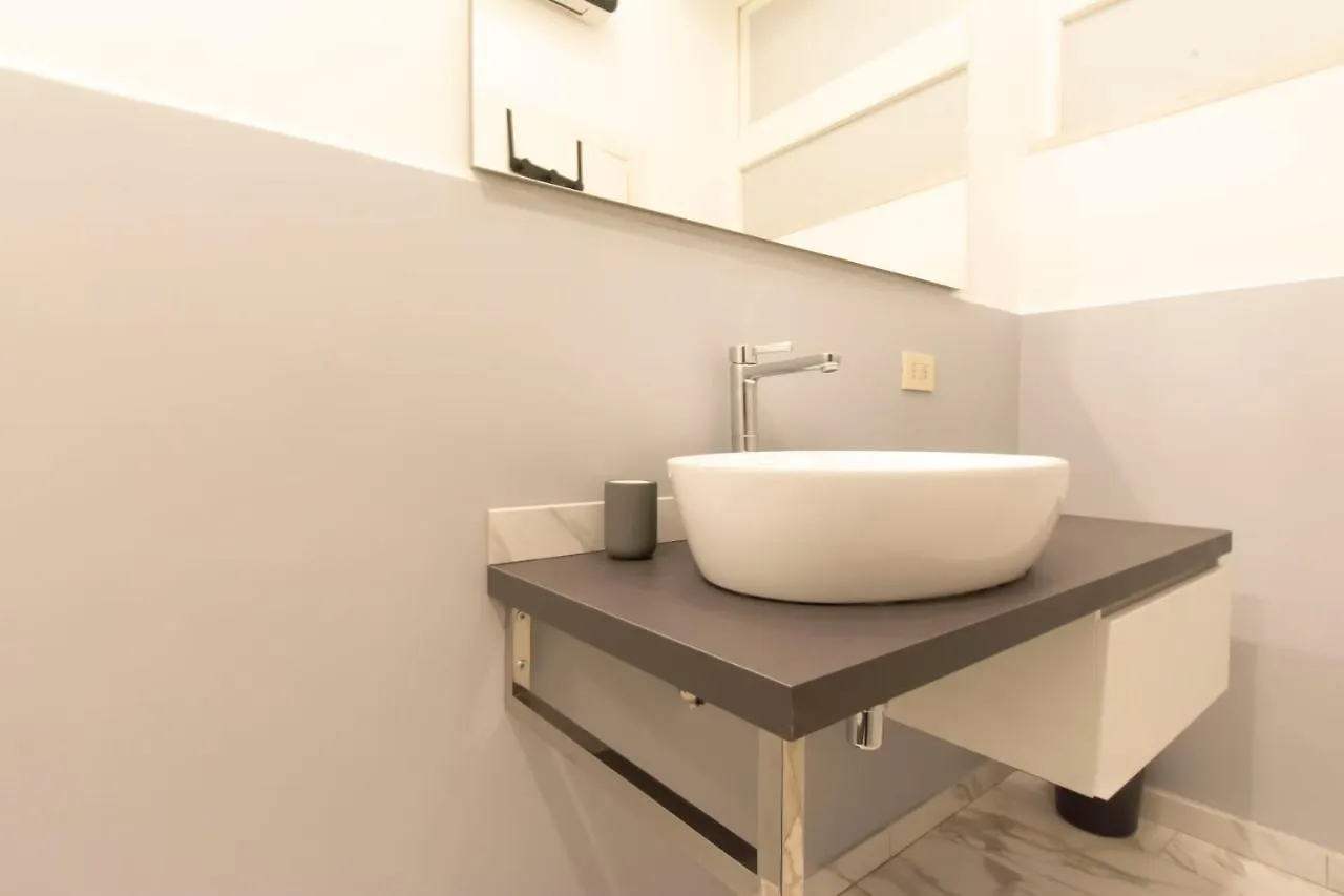 Apartment Cozy Tritone - My Extra Home Rome Italy